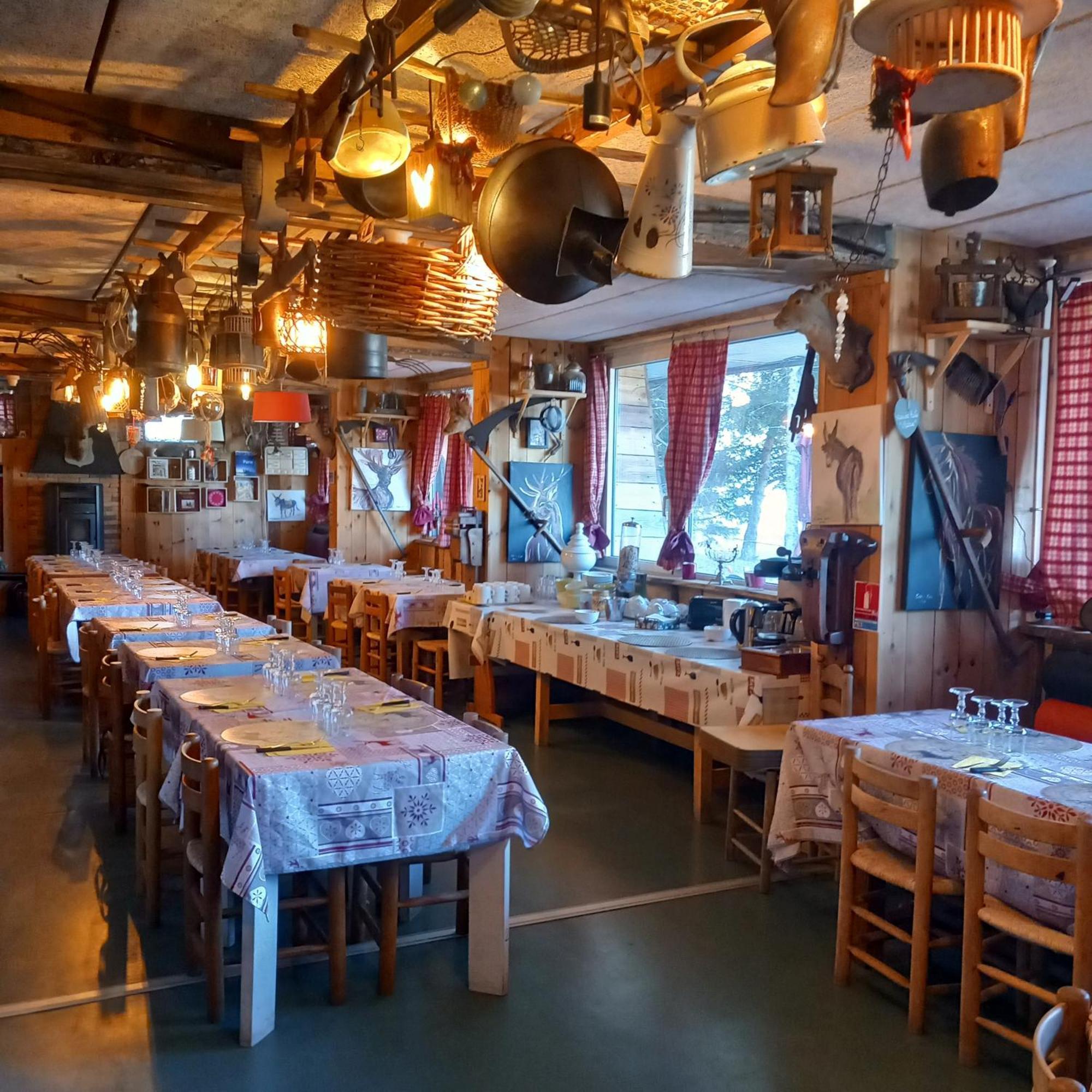 Montlo Relais Des Cerfs Otel Cubieres Dış mekan fotoğraf